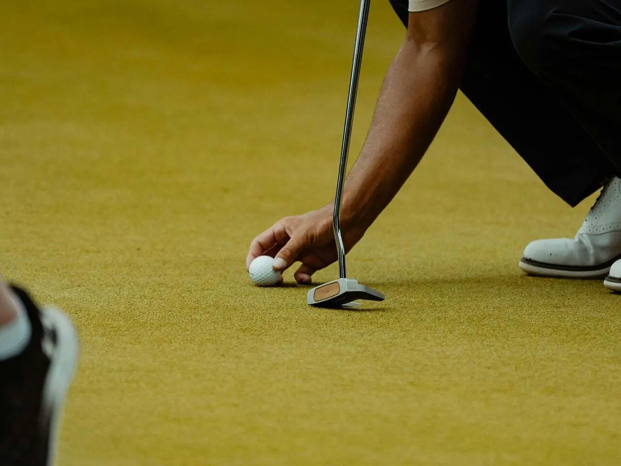 Golfbold ved putter